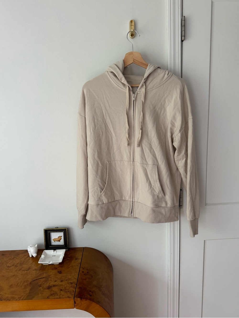 Beige/eggshell hoodie size L
